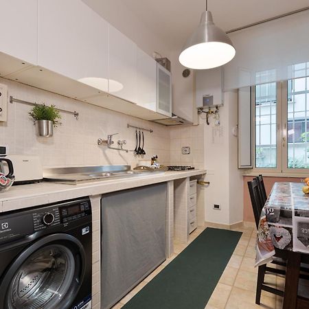 Urbana Apartment Colosseum Rome Bagian luar foto