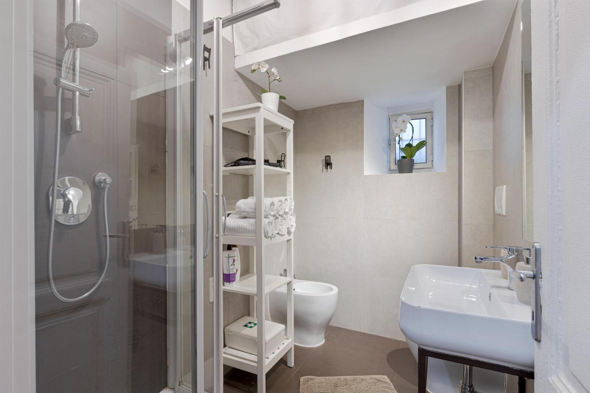Urbana Apartment Colosseum Rome Bagian luar foto